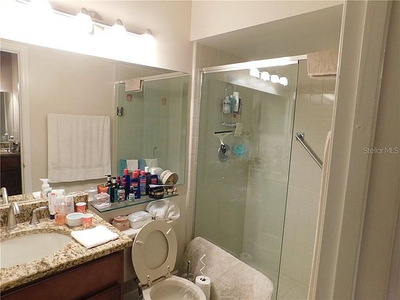 5th image of 34 Lakepointe Cir