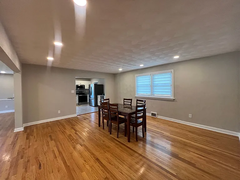 2725 Greendale Ave — Photo 7