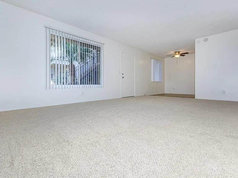 The Monrovia Apartment Homes — Photo 15