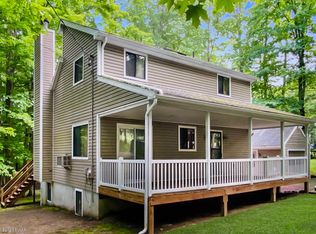 118 Well House Rd, Greentown, PA 18426