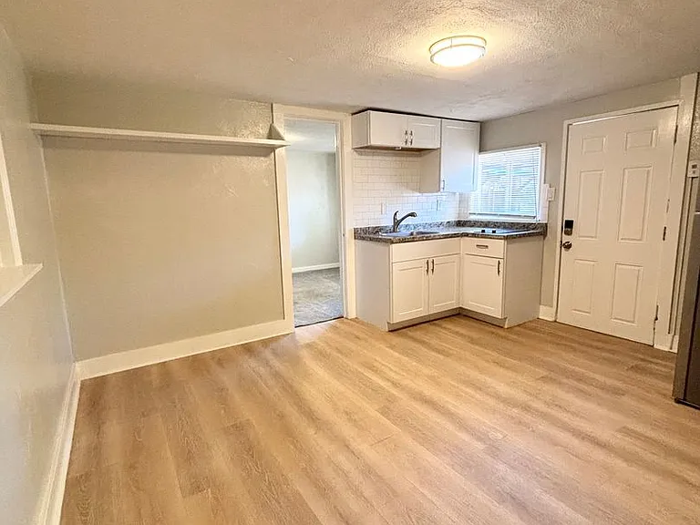 Iron Springs Apartments — Photo 21