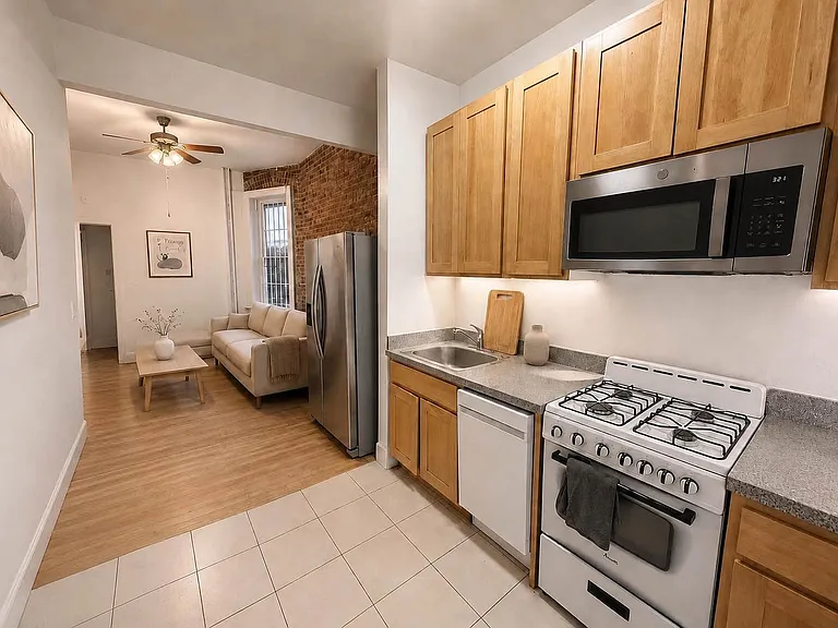 41 W 64th St #1C — Photo 6