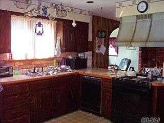 3rd image of 212 Syracuse Ave