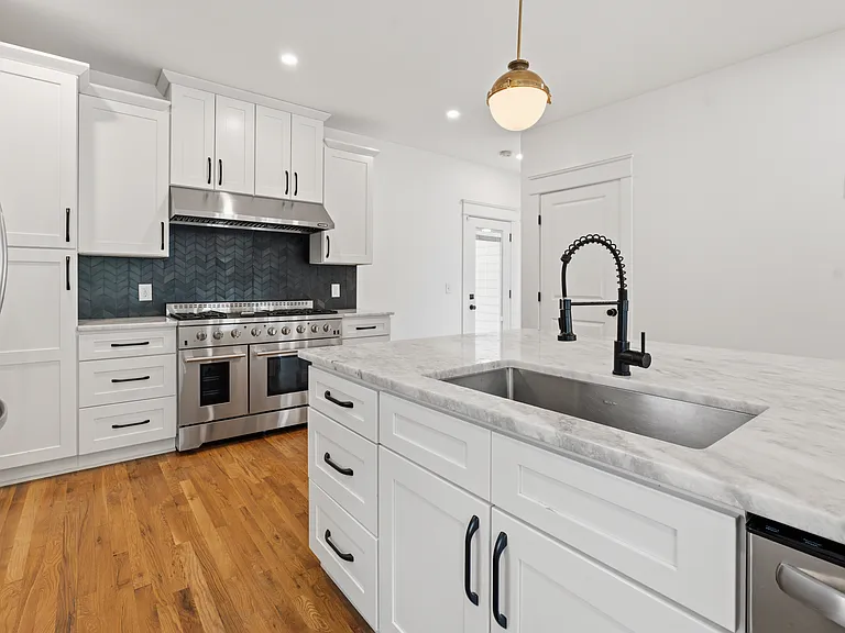 610 Russell St — Photo 10