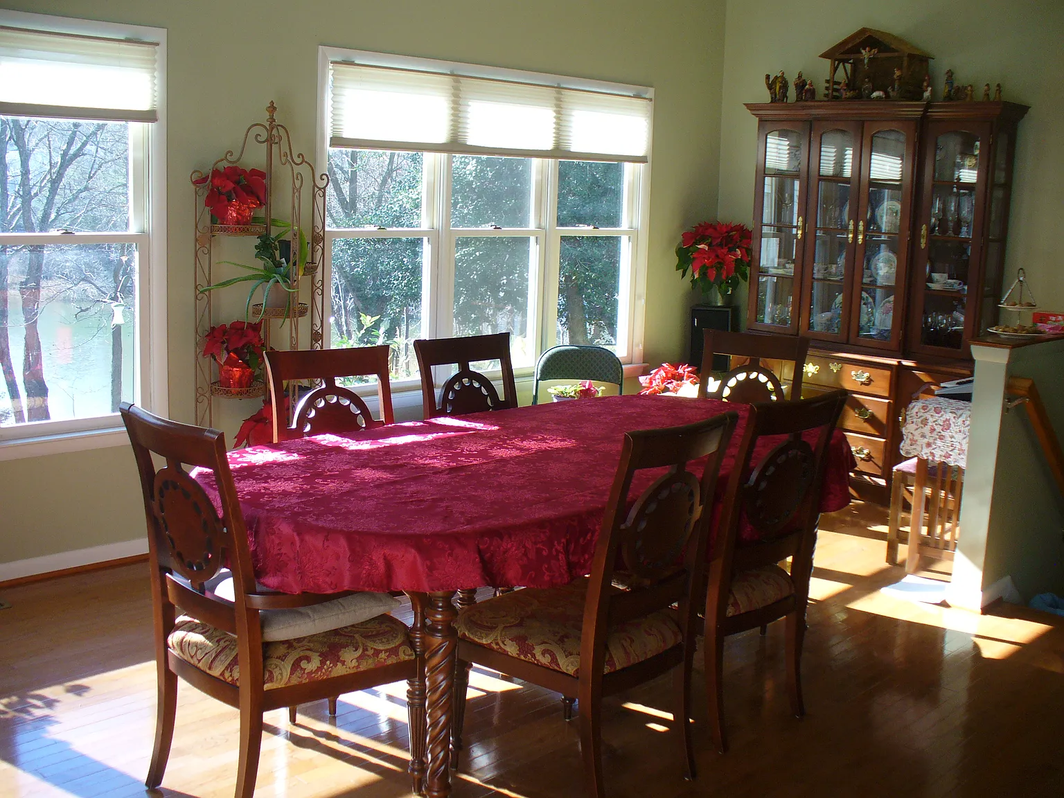 3 bed, 2.5 bath, 2100 sqft, $3,000 — Photo 4