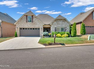 2305 Torrey Pines Dr, Maryville, TN 37801