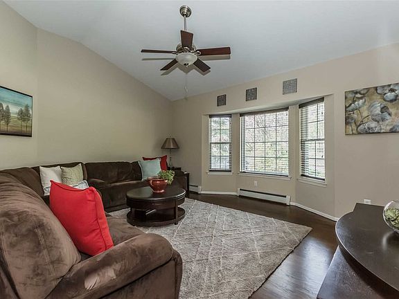 3rd image of 65 Priscilla Ave