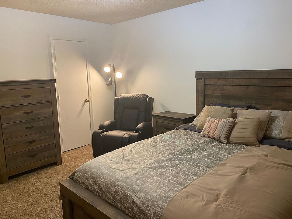Large bedroom, closet