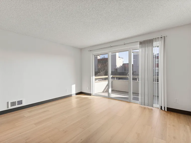 Baycrest Apartments — Photo 10