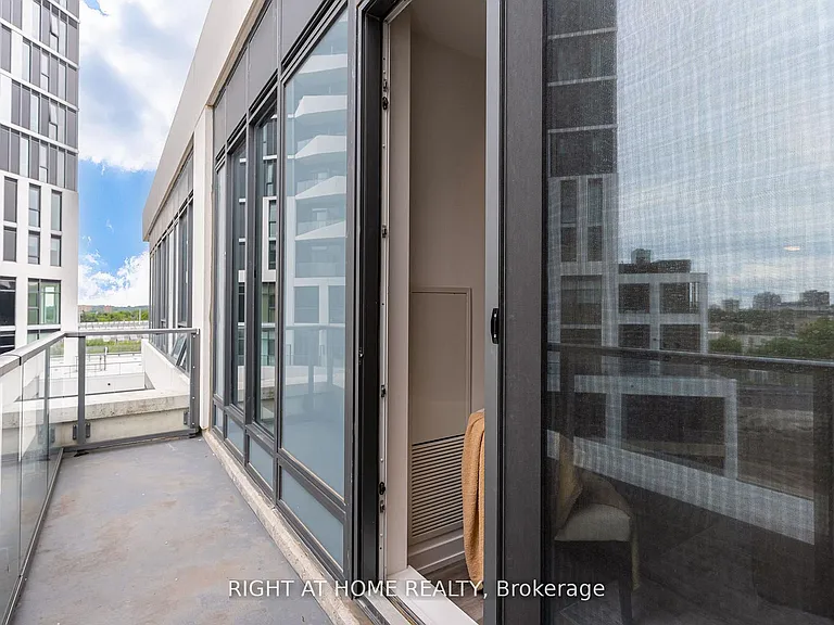 15 Wellington St S #301 — Photo 37