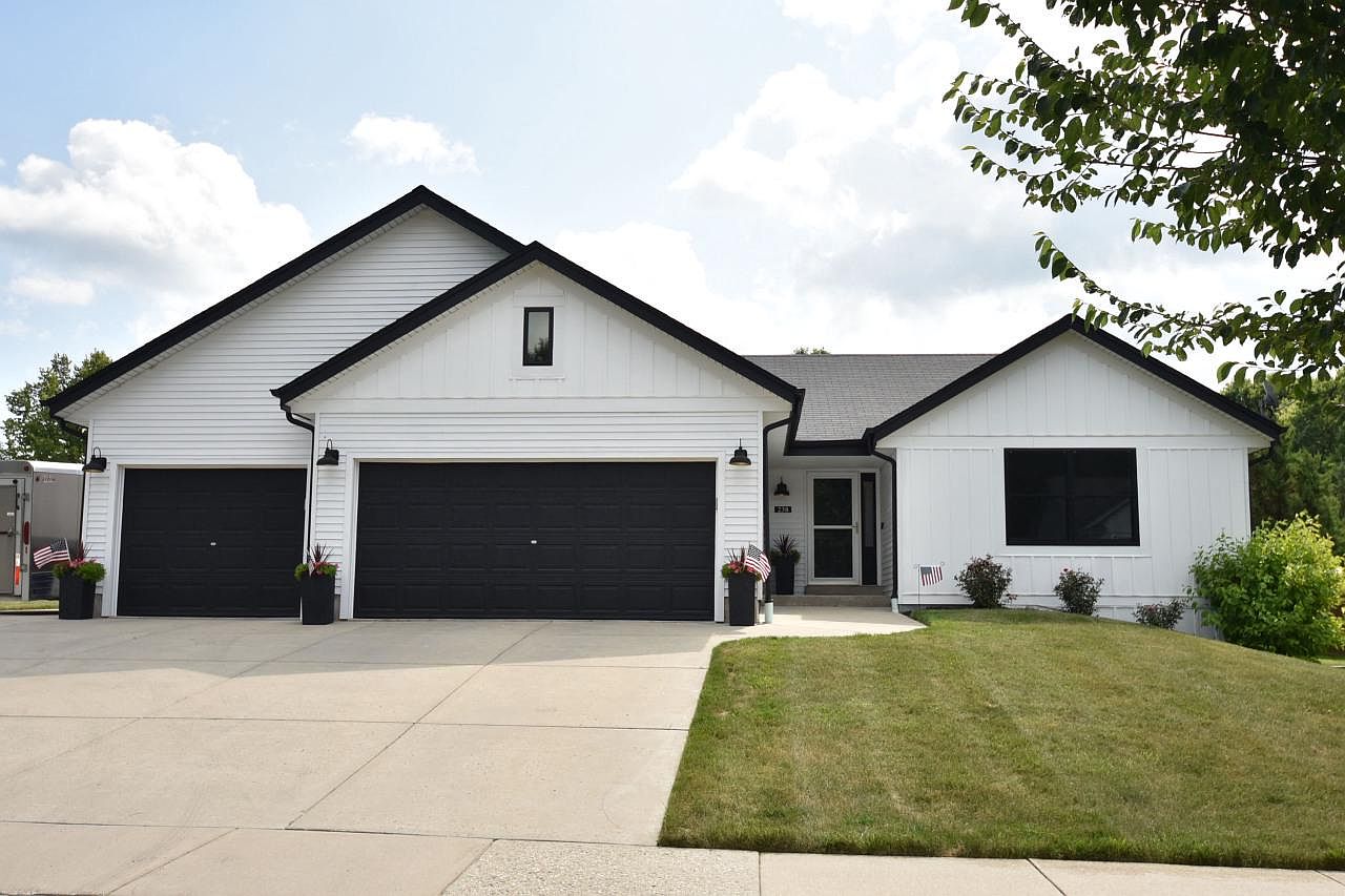 238 Beatrice DRIVE Hartford WI 53027 Zillow