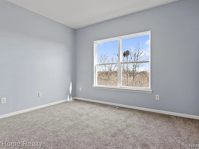 7637 Woodward Ave — Photo 8