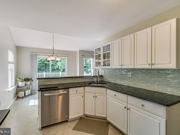 3rd image of 7 Rose Hill Dr