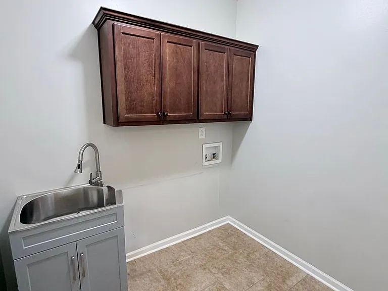 705 Post Oak Way — Photo 7
