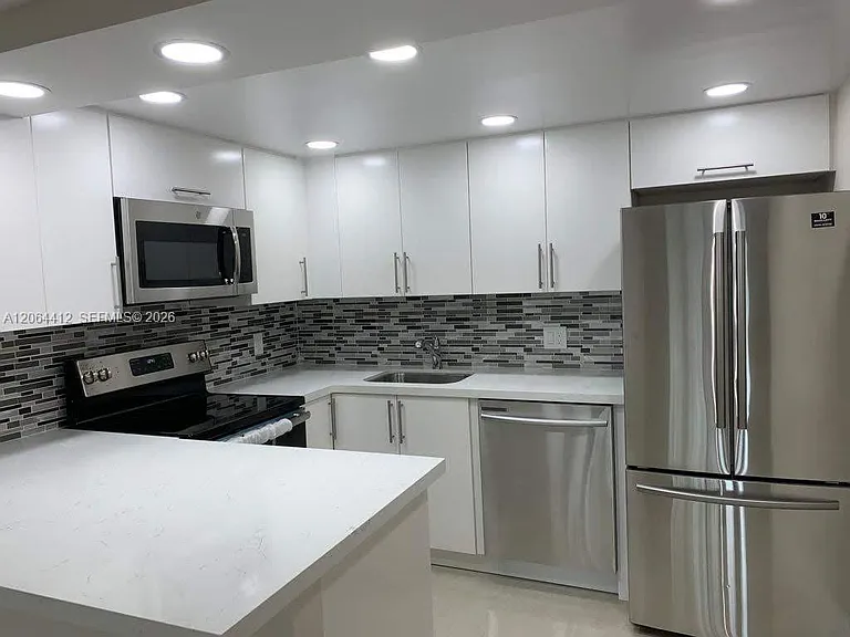 8290 Lake Dr #209 — Photo 1