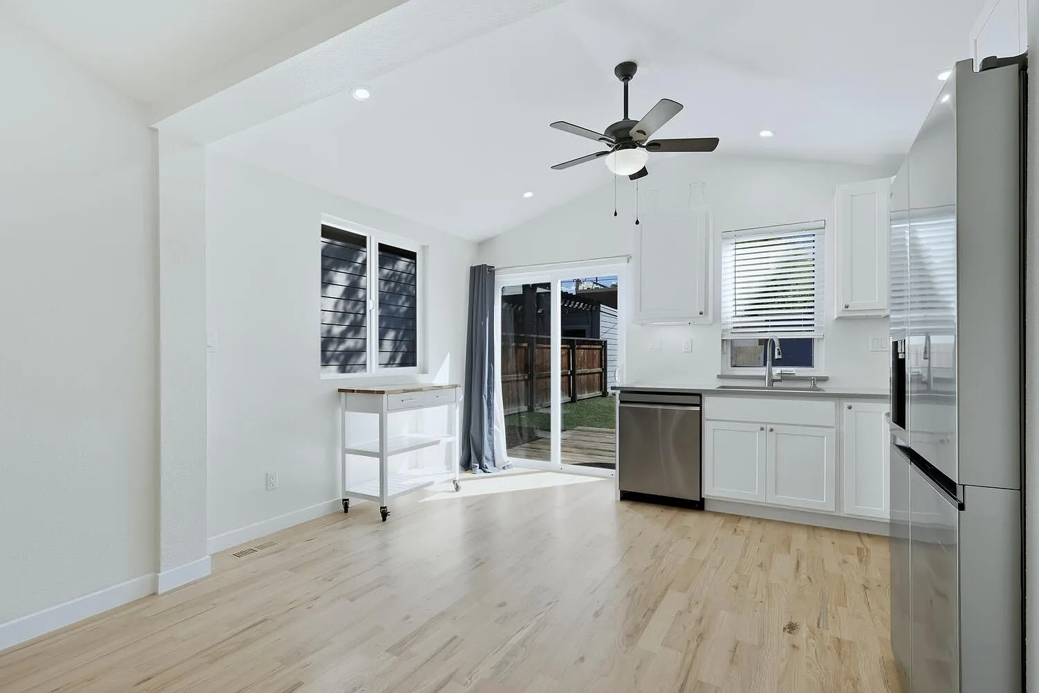 2 bed, 925 sqft, $2,800 — Photo 4