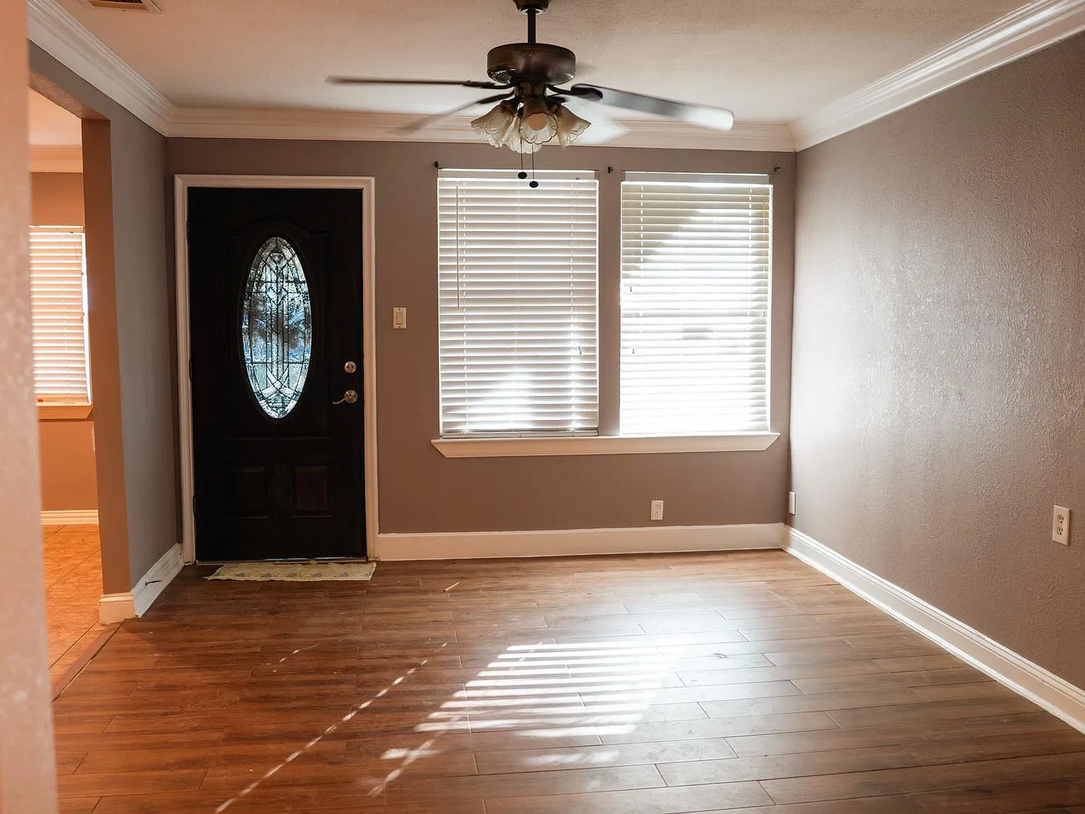4 bed, 2.0 bath, 1240 sqft, $1,600 — Photo 3