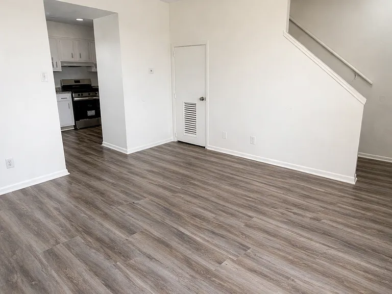 Titan Pointe Apartments — Photo 14