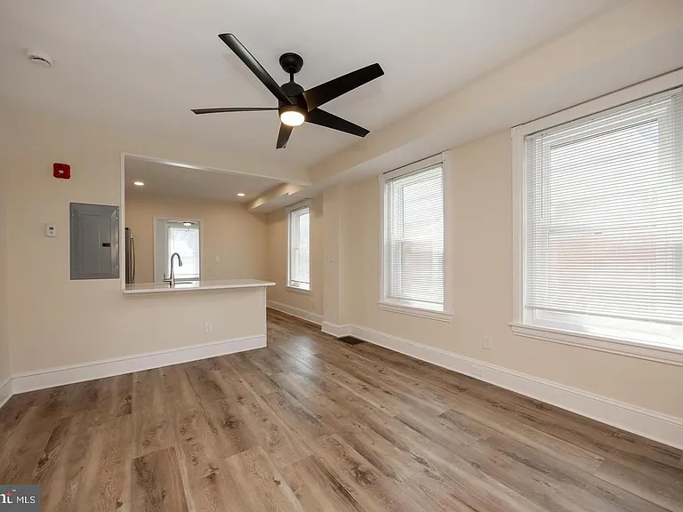325 W Barnard St W — Photo 26