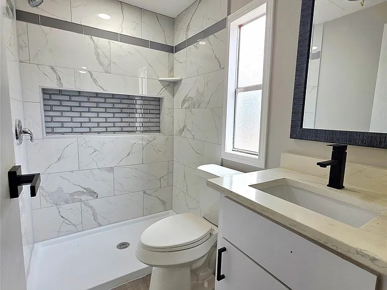 310 Paddock St #6 — Photo 11