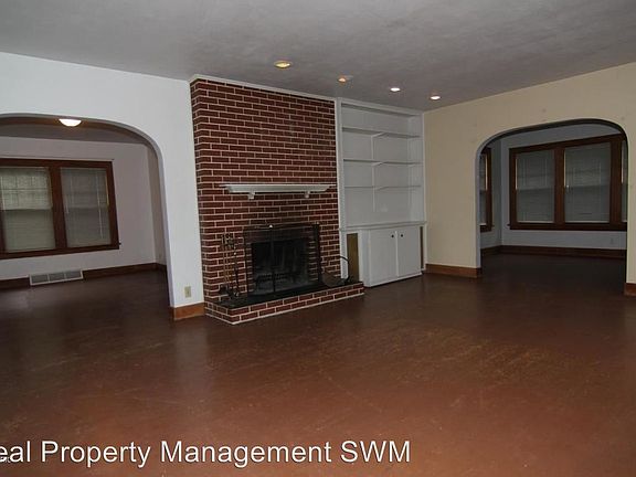 2nd image of 393 W Napier Ave Unit 2