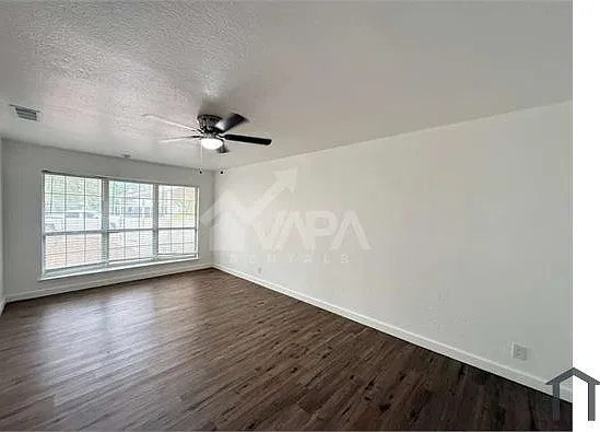 3 bed, 1948 sqft, $2,100 — Photo 4
