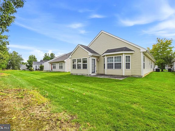 3rd image of 7 Duxbury Ct