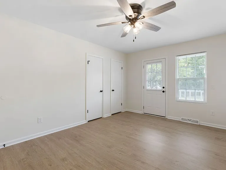 270 Fleming Rd #B — Photo 15