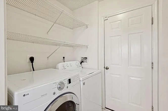 8322 Lyndhurst St — Photo 22
