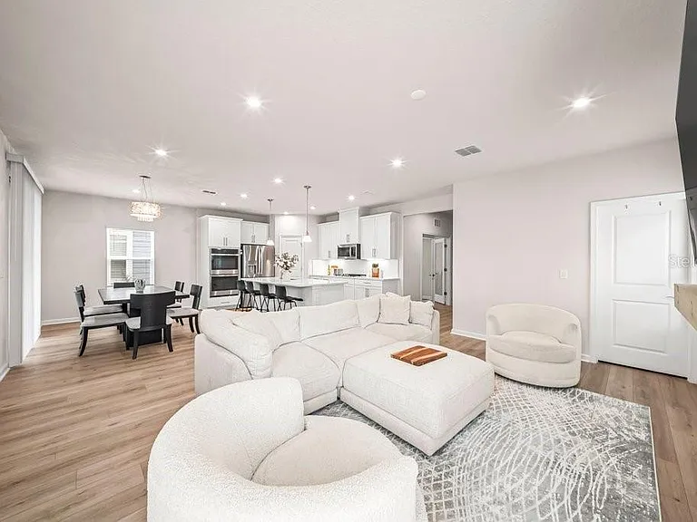 181 Tower Ct — Photo 15