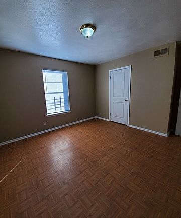 5th image of 115 Victor St APT 2
