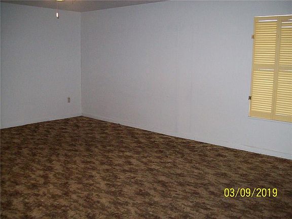 2nd image of 202 N La Salle Dr
