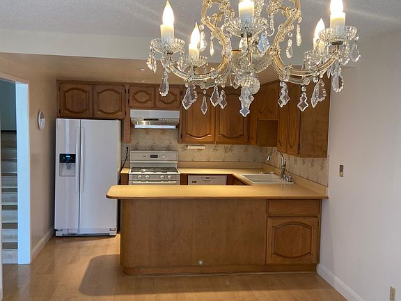 5th image of 2202 Barrington Ct