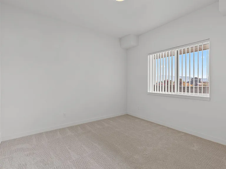 1172 Mullan — Photo 14