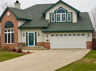 10425 White Manor Ct, Franksville, WI 53126