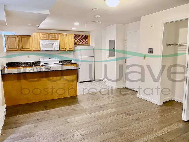 55 Queensberry St #B — Photo 7