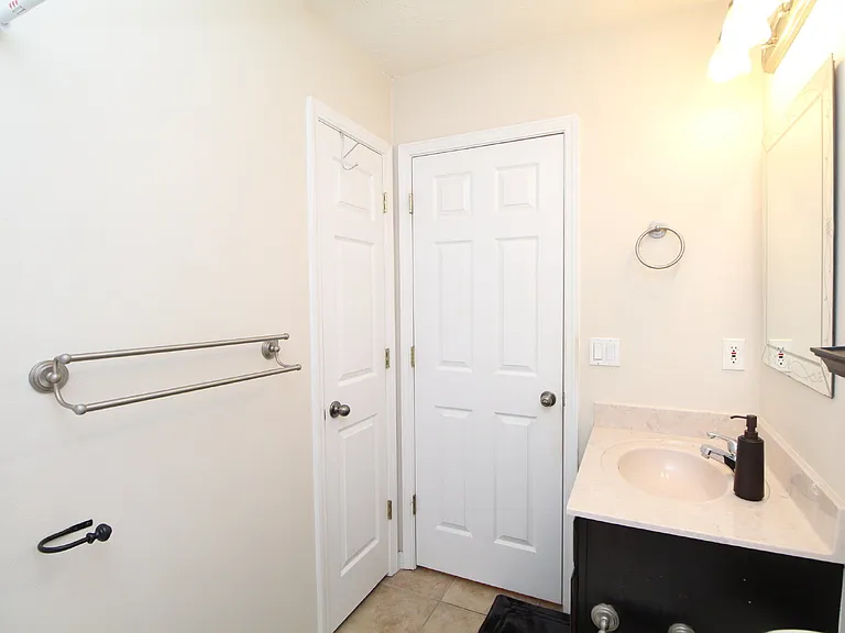 4150 Oak Pointe Dr — Photo 15