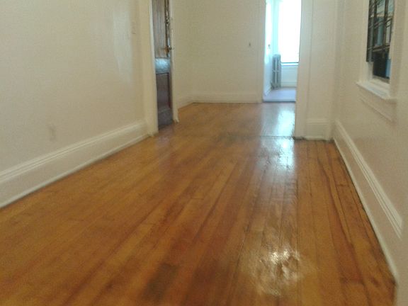 4th image of 3414 42nd St APT 3L