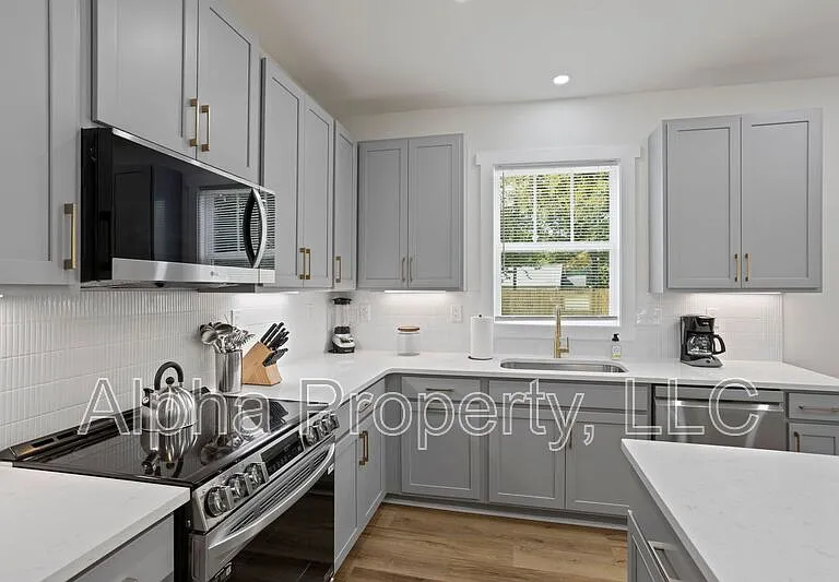 5 McDade St #B — Photo 11