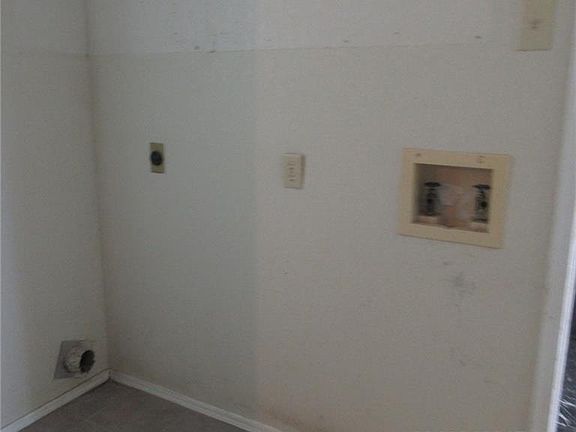 5th image of 2000 Meadowbrook Dr