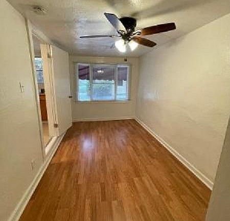 3rd image of 1706 Glenoaks Blvd