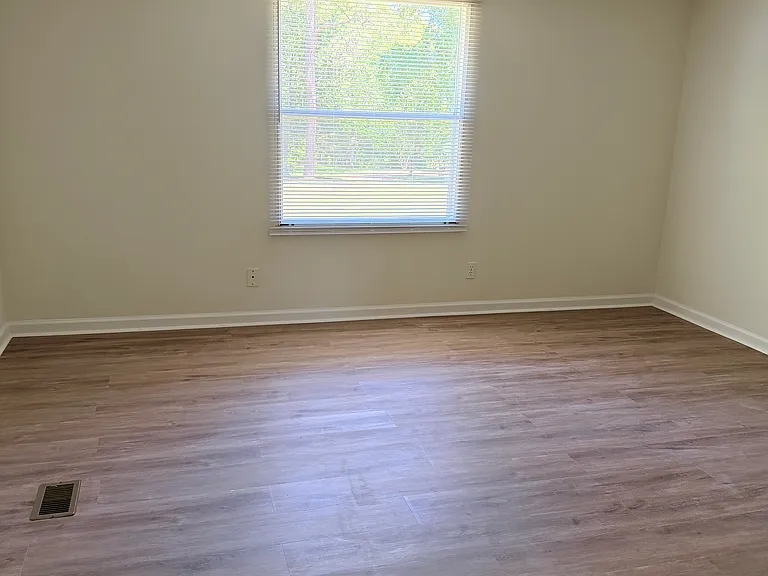 410 Thornburg Rd — Photo 18