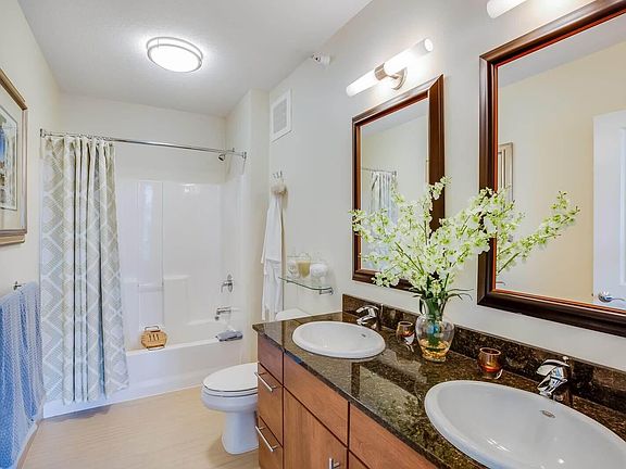 5th image of 520 N Dearborn St #1009