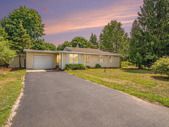 2271 Red Apple Rd, Manistee, MI 49660
