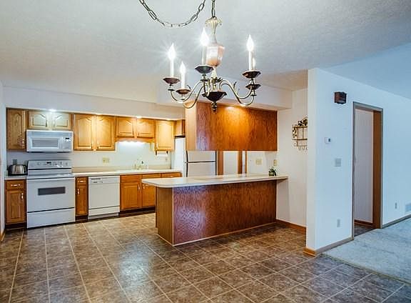 4th image of 90 Red Oak Dr