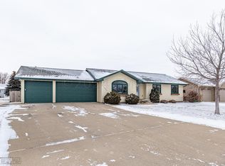 1492 Spruce Dr, Wahpeton, ND 58075