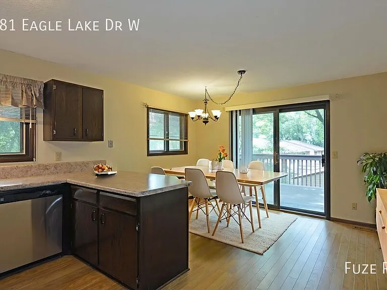 481 W Eagle Lake Dr — Photo 2