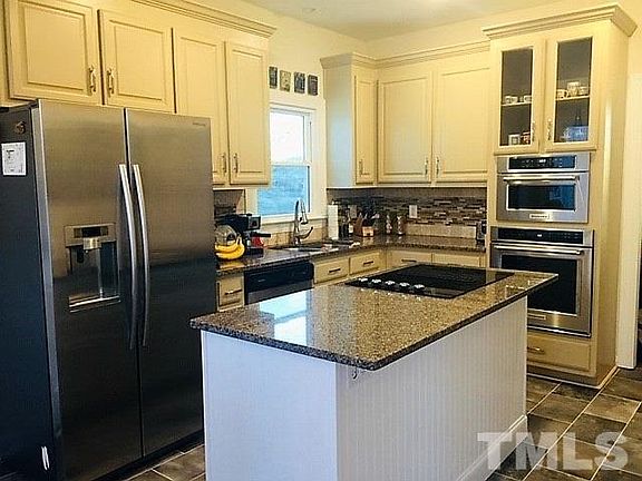 2nd image of 1019 Knob Hill Dr