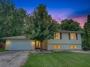 2727 Tami Trl, Fitchburg, WI 53711