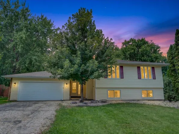 2727 Tami Trl, Fitchburg, WI 53711